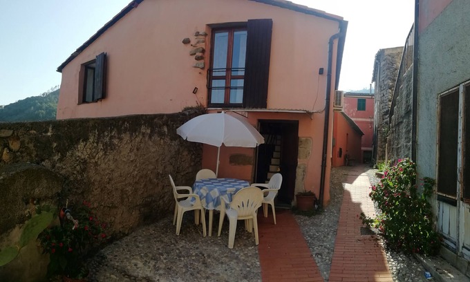 Lavaggiorosso House | Typical Ligurian house on two floors with a beautiful view over Levanto valley