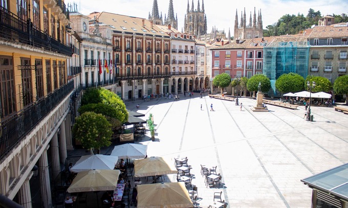 Burgos Condo | Ubicacion Perfecta. Todo A UN Paso