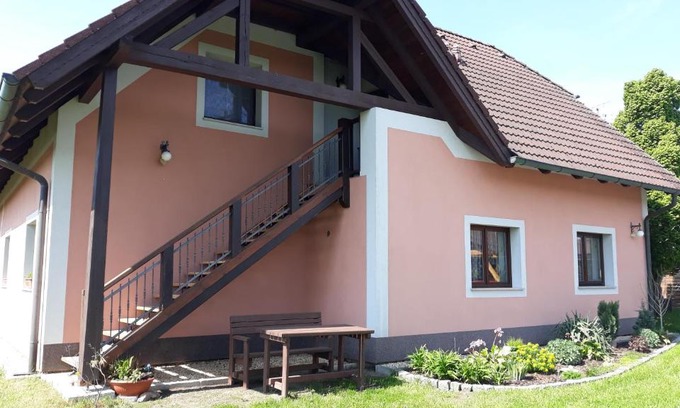 Domanin House | Ubytování u rybníka Svět