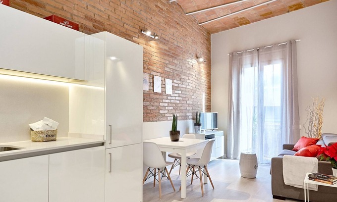 El Parc i la Llacuna del Poblenou Apartment | UD Apartments - Marina Vintage with balcony (3BR)