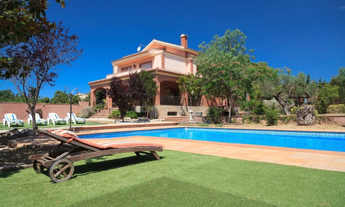 Botarell Villa | UHC VILLA BOTARELL with large garden and private pool