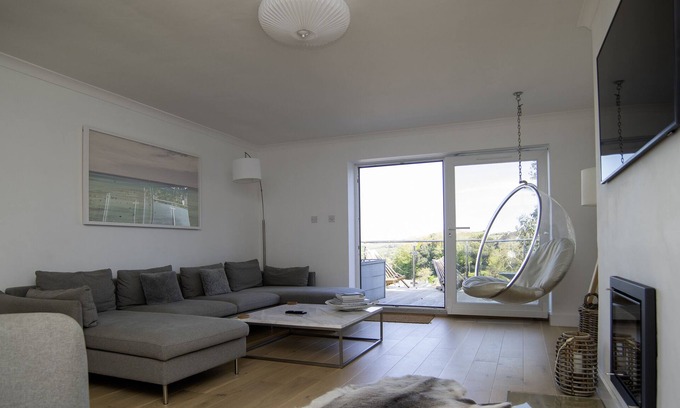 Salcombe House | Ultimate Coastal Escape | Stylish | Estuary Views