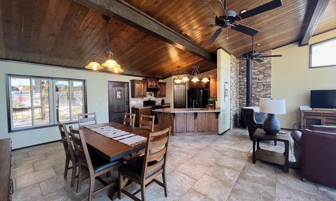 Mount Judea House | Ultimate Entertaining Modern Lodge Privacy & Views