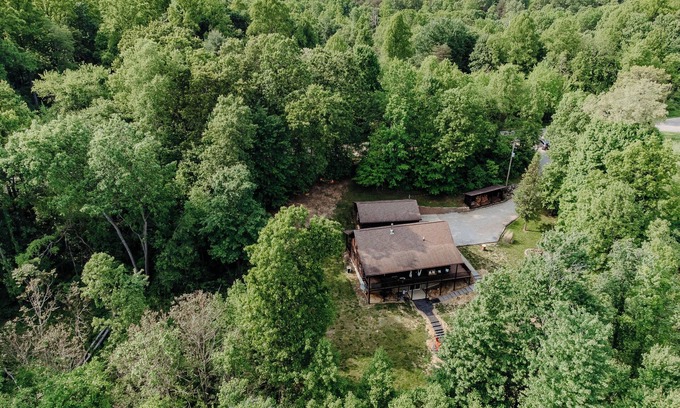 Nelsonville Cabin | "Ultimate Luxe Escape with Private Movie Theater and Game Room"