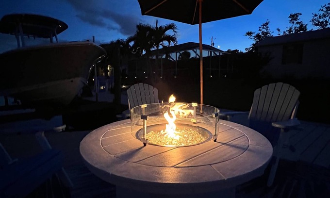 Lochmoor Waterway Estates House | Ultimate Riverfront Escape w/private heated pool
