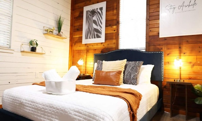 St. Augustine House | Ultimate Rustic Getaway - Fully renovated!