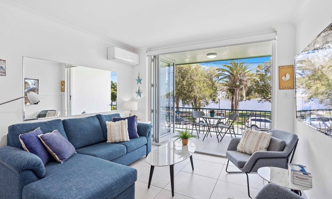 Palm Beach Apartment | Ultimate Waterfront Escape!