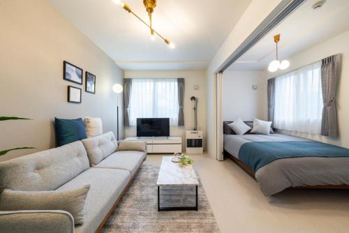 Higashi Apartment | Unakite