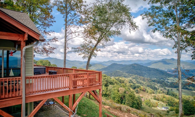 Waynesville Cabin | Unbelievable Views, Hot Tub, Fire Pit, Fire Table, Indoor Fireplace