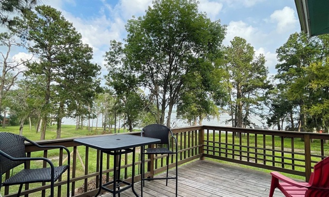 Onalaska House | Under the Pines on Lake Livingston- BEAUTIFUL WATER VIEW!