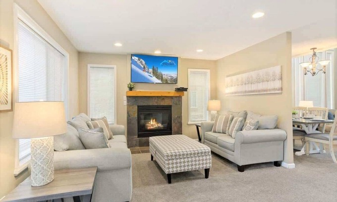 Midvale House | Union Cove 3-Plex in Salt Lake with Hot Tub
