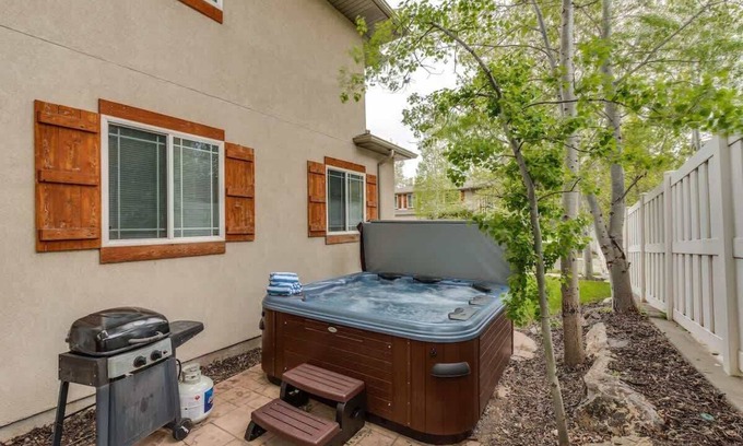 Midvale House | Union Woods in Salt Lake Modern Style with Hot Tub