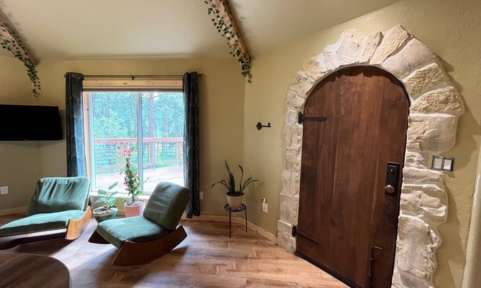 Indian Hills Cottage | Unique 1-bedroom Woodland Cottage near Red Rocks- WiFi, AC, Kitchen, Sleeps 4