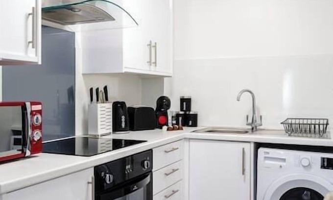 Gabalfa Apartment | Unique 2-bed Flat with Smart TV Cardiff