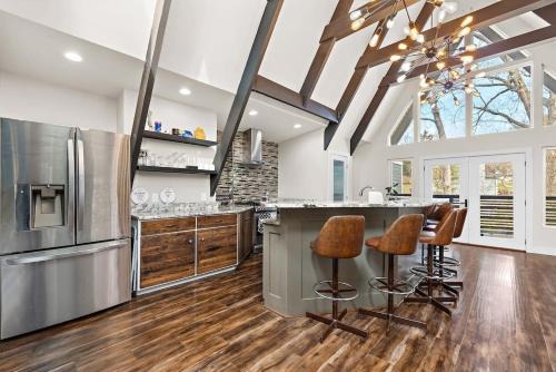 Independence House | Unique 4BR Into The Woods - Fire Pit home