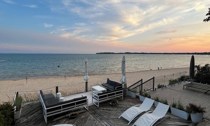 Crystal Beach Cottage | Unique designer beachfront house, 25 min to Niagara Falls