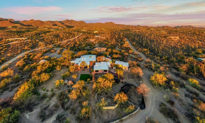 Tucson House | Unique Home/5 BR 2 BA/Private/Yoga/4 Acres