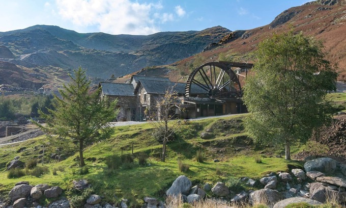 Coniston Cottage | Unique Mountain Cottage that sleeps 22 guests in 10 bedrooms with 4 hot tubs