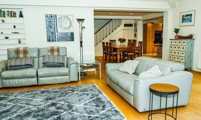 Charvil House | Unique open plan family home with garden, short walk to the Thames river