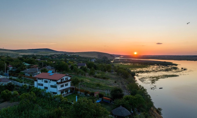 Somova House | Unique view and charming sunsets at the secret oasis of the Danube Delta