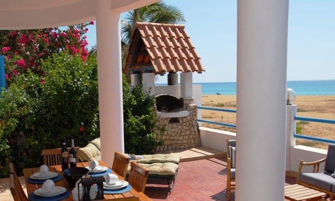 Santa Maria Villa | Unique Villa on Santa Maria beach