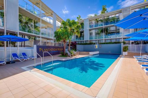 Rainbow Beach Apartment | Unit 202 Plantation Resort - Rainbow Beach Aircon.Wifi.Pool. Views