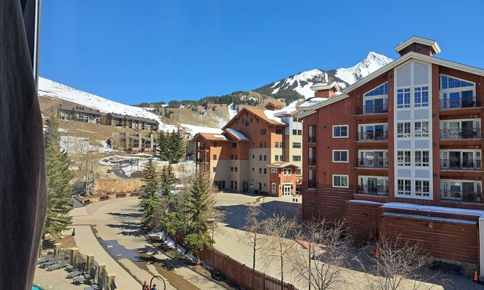 Crested Butte Condo | Unit #465 Charming 1-bedroom condo in with WiFi, fitness room, pool, hot tub.