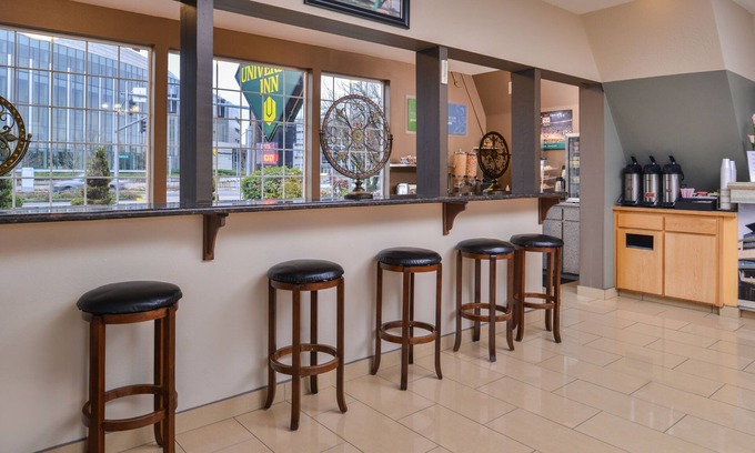 Eugene Hotel | University Inn & Suites