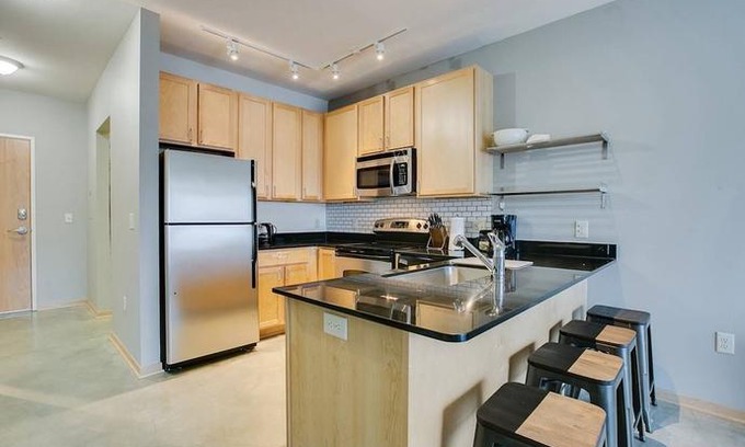 Prospect Park Apartment | University Sanctuary + Gym