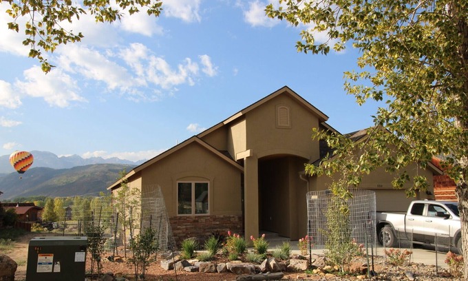 Ridgway House | Unobstructed views of Sneffels Range & minutes to town. Sleeps 10
