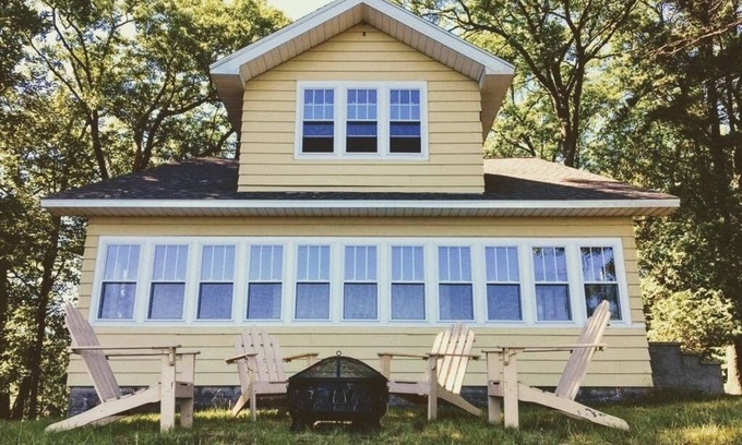 Free Soil Cottage | Unplug at "Mon Rav" on Hamlin. Lakefront getaway