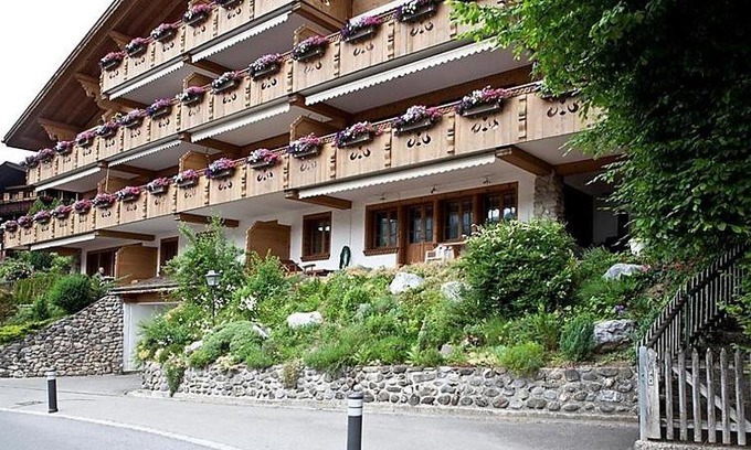 Zweisimmen Nr Gstaad Apartment | Unter-Gstaad Apartment Sleeps 4 WiFi