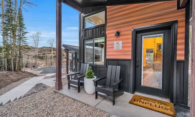 Steam Engine Meadows Cabin | Unwind and Unplug at #5 Tiny Cabin