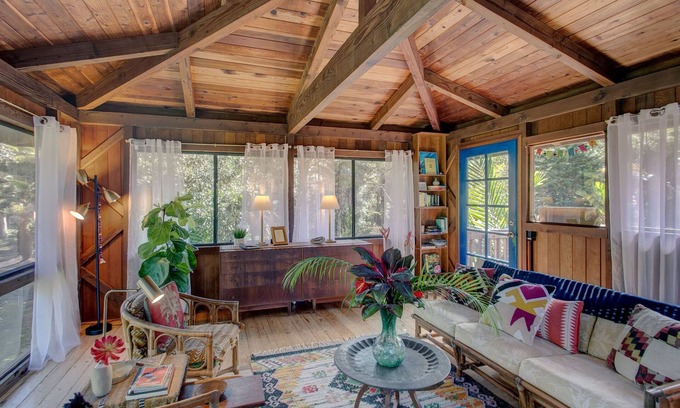 Keaau Cabin | Unwind at your Perfect Jungle Retreat