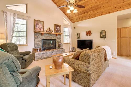 Pinetop House | Unwind Fireside! Home 30 Mi to Sunrise Ski Resort