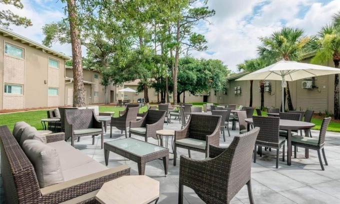 Jekyll Island House | Unwind in a Spacious Suite Near the Ocean's Edge | Free Parking & Breakfast!