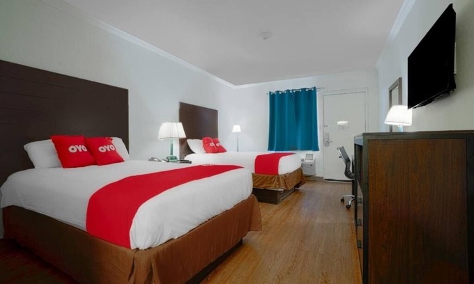 Kingsville Hotel | Unwind In A Unit With Pets Allowed Near Baffin Bay And King Ranch Museum