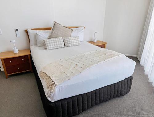 Alexandra Headland Apartment | Unwind in Coastal Resort 3 bedroom