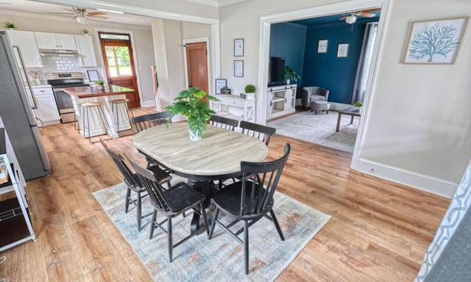 Mechanicsburg House | Unwind in the peace & tranquility of the countryside while still being close to amazing attractions