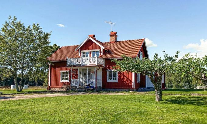 Tranas House | Unwind in this comfortable vacation home in a rural setting!