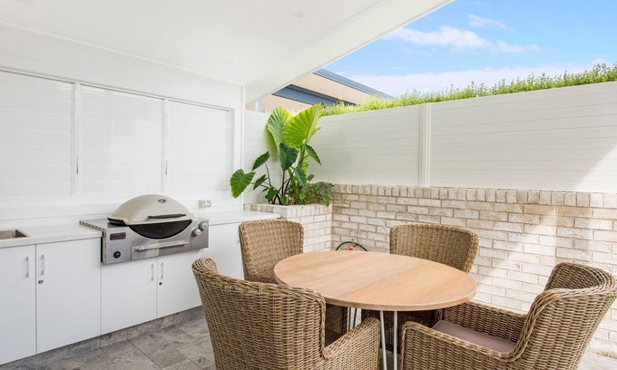 Culburra Beach House | Unwind - Pet Friendly - 1 Min Walk to Beach
