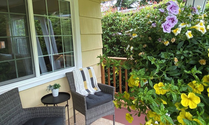 Amazon House | UO 8 blocks, USC Game Weekend Open, Full Kitchen, Comfy Beds, Walk to Autzen