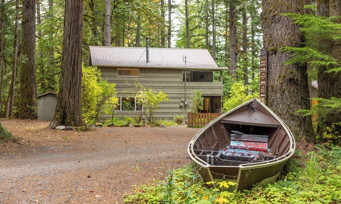 Blue River House | Up-River House on the McKenzie River