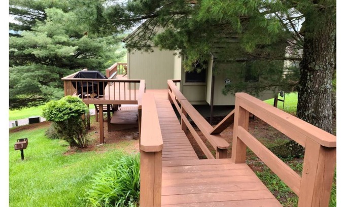 Davis Cabin | Upbeat Cabin - Serene Mountain escape @ Black Bear Resort