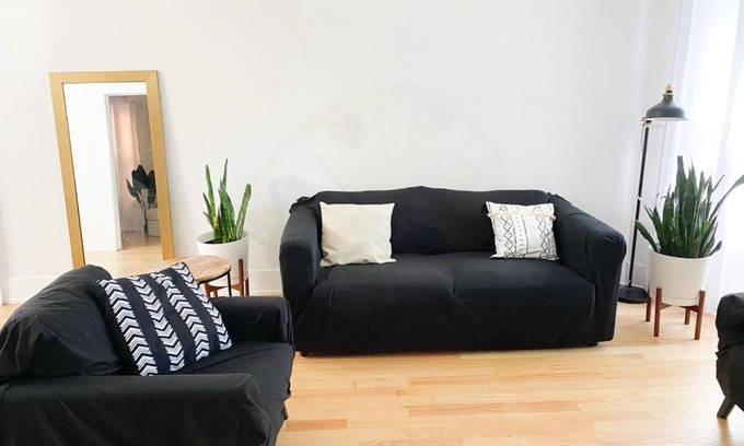 Chicago Apartment | Updated 3 bedroom in Portage Park! Free Parking!