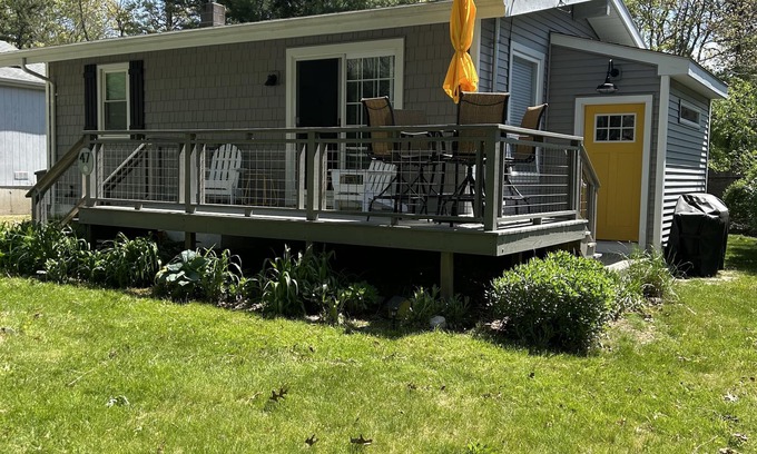 Charlestown House | Updated 3BR, 2 BA Cottage with 2 beach parking passes
