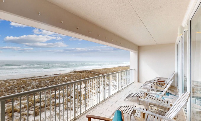 Navarre Beach Condo | Updated 3rd floor condo w/beach access and complementary BEACH SERVICE