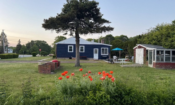 Westerly Cottage | Updated '50's Cottage 5 mins to the beach with indoor and outdoor entertainment!