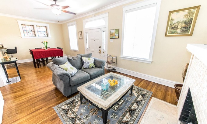 St. Louis House | Updated Brick Home Sleep 9 Walk to WashU/Barnes/Delmar Loop/Forest Park/Zoo