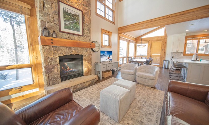 Keystone House | Updated Cabin with Pool & Hot Tub Access!